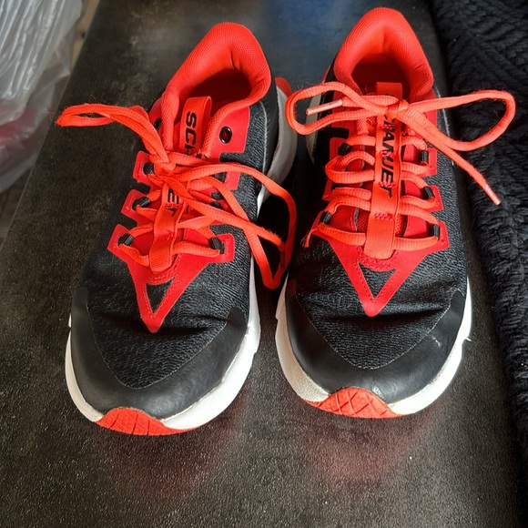 Under armor charged assert running shoes boys - Picture 2 of 4